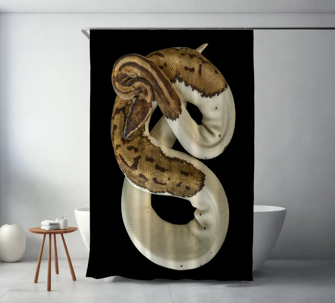 Braun & Weiß Python Duschvorhang von Curious Collections by Marielle Leenders