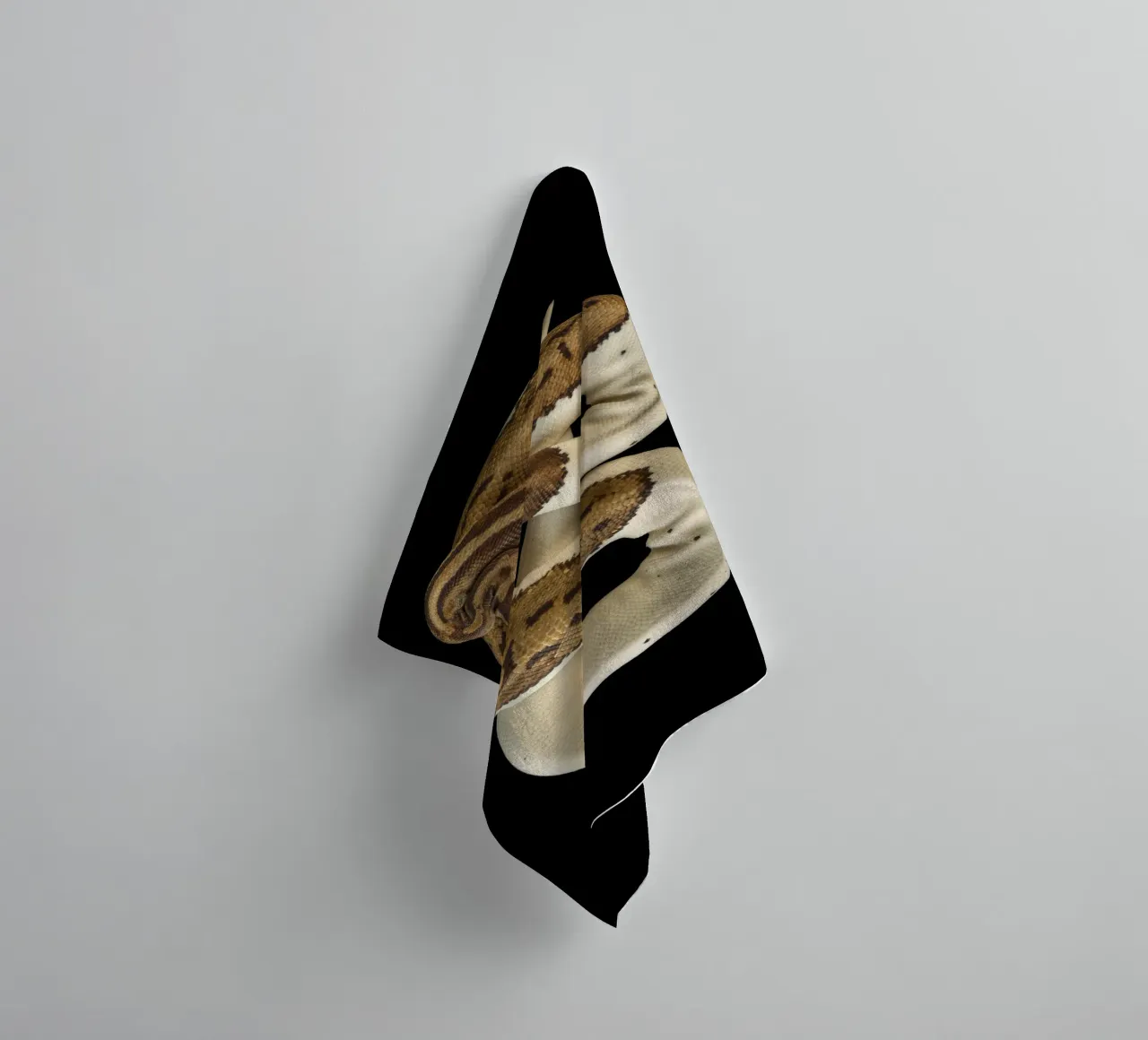 Bruine en witte python badhanddoek van Curious Collections by Marielle Leenders