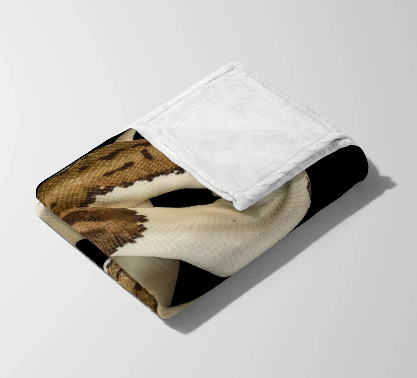 Braun & Weiß Python Fleecedecke von Curious Collections by Marielle Leenders
