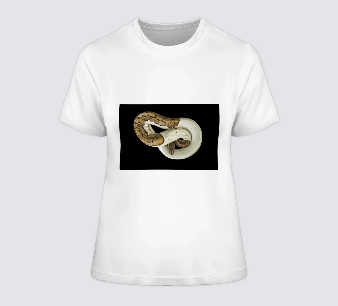 Brown & White Python dames t-shirt getailleerd van Curious Collections by Marielle Leenders