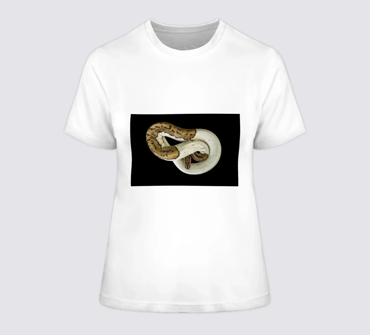 Bruine en witte python dames t-shirt getailleerd van Curious Collections by Marielle Leenders