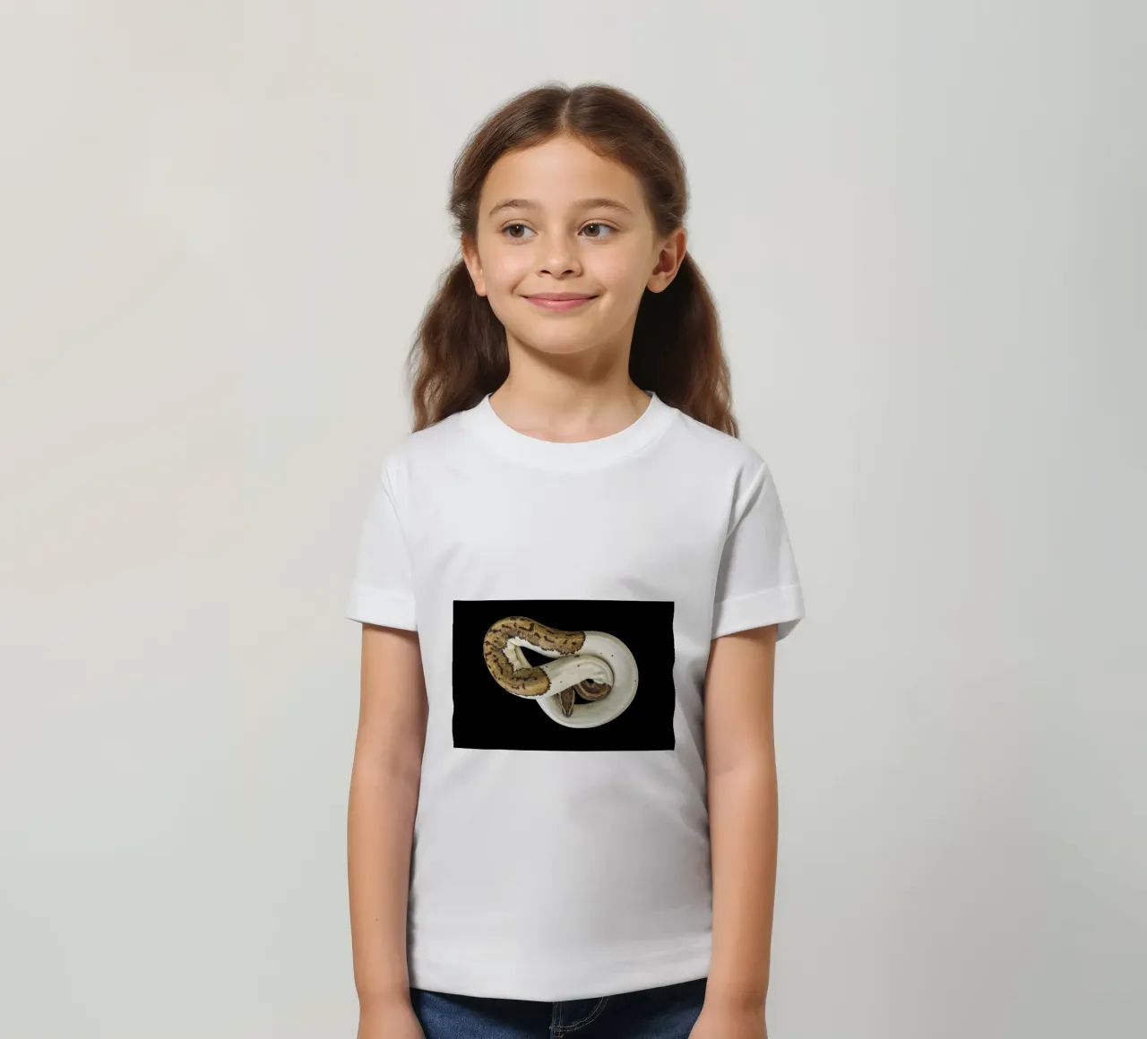 Bruine en witte python kinder t-shirt van Curious Collections by Marielle Leenders