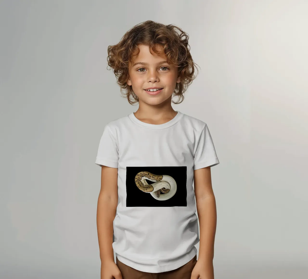 Bruine en witte python kinder t-shirt van Curious Collections by Marielle Leenders