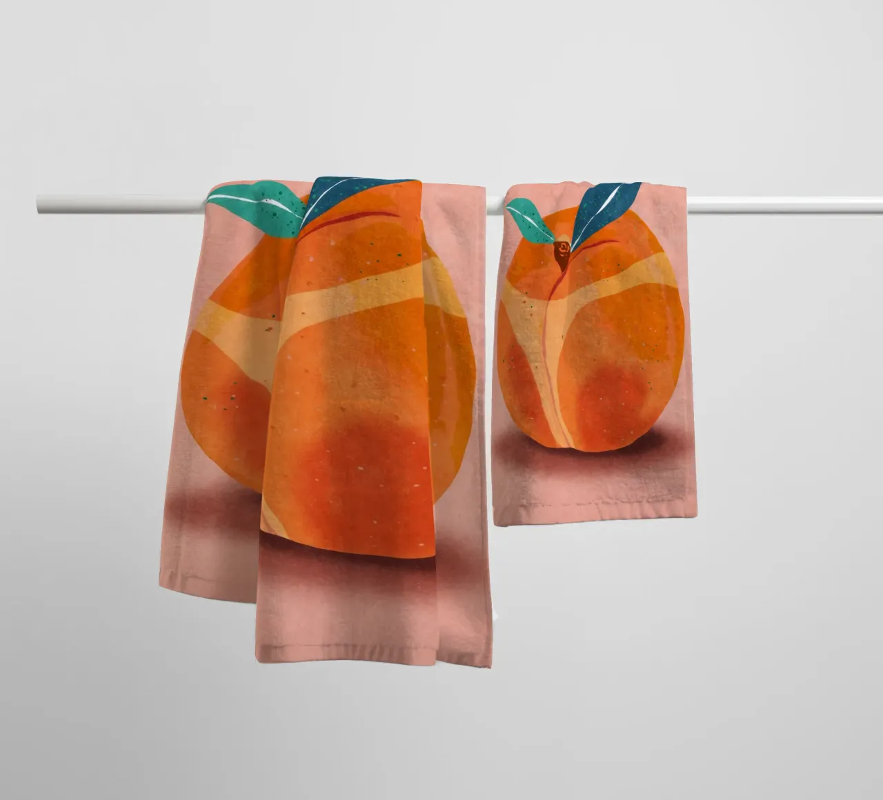 Peachy at the Beachy asciugamano da bagno da Illustration Raissa Oltmanns