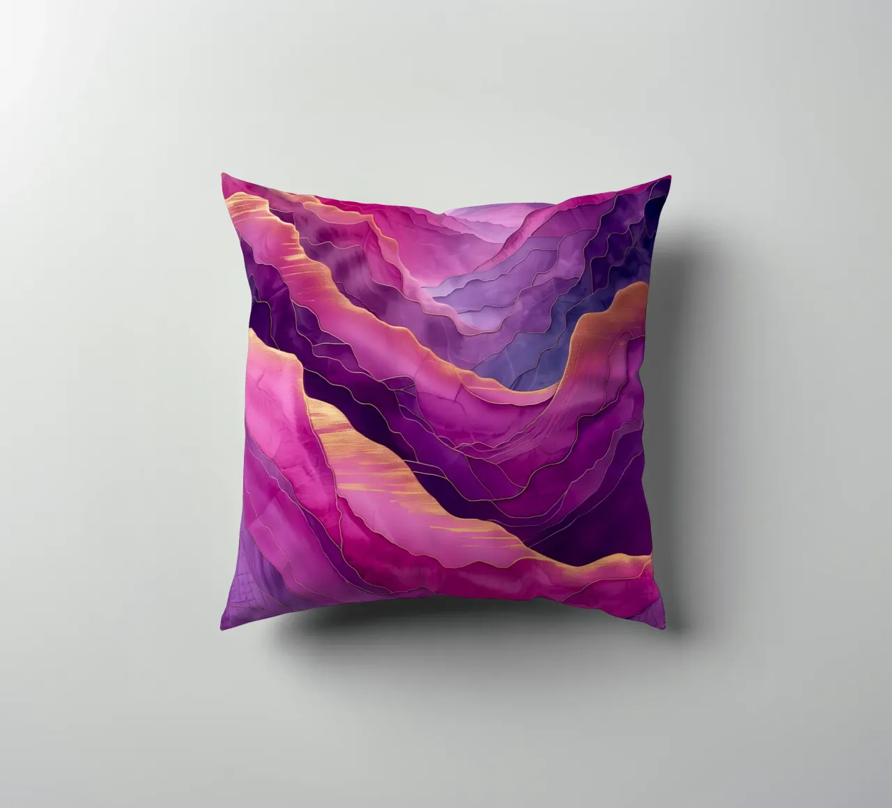Astrazione di montagne viola cuscino da Justyna Jaszke JBJart