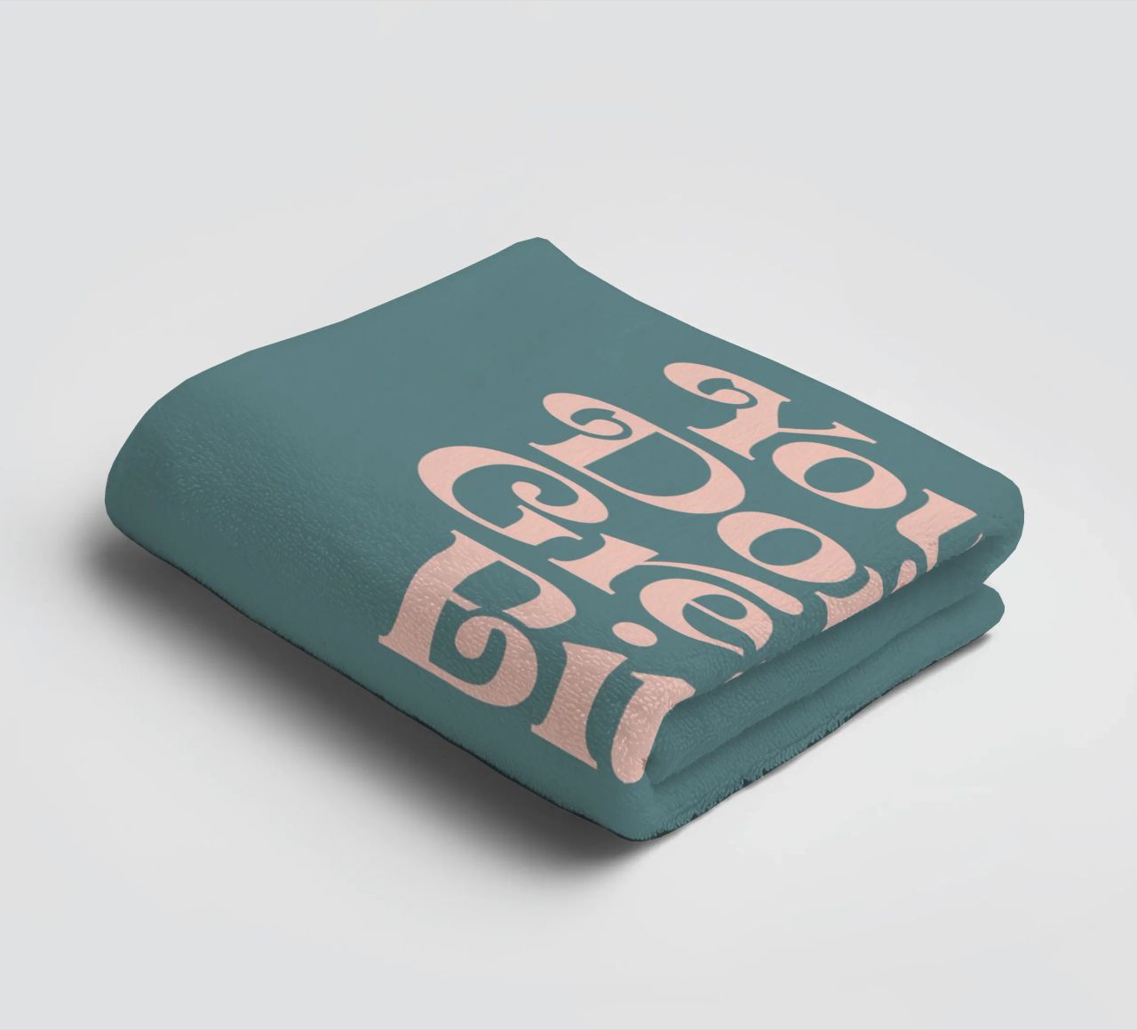 You're Doing Great Bitch Typografie Design en rose et vert serviette de bain de THE MOTIVATED TYPE