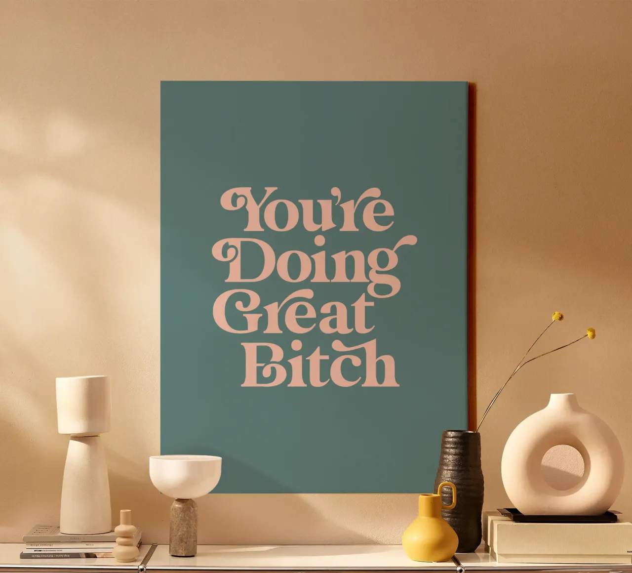 You're Doing Great Bitch Typografie Ontwerp in Roze en Groen canvas met Baklijst van THE MOTIVATED TYPE