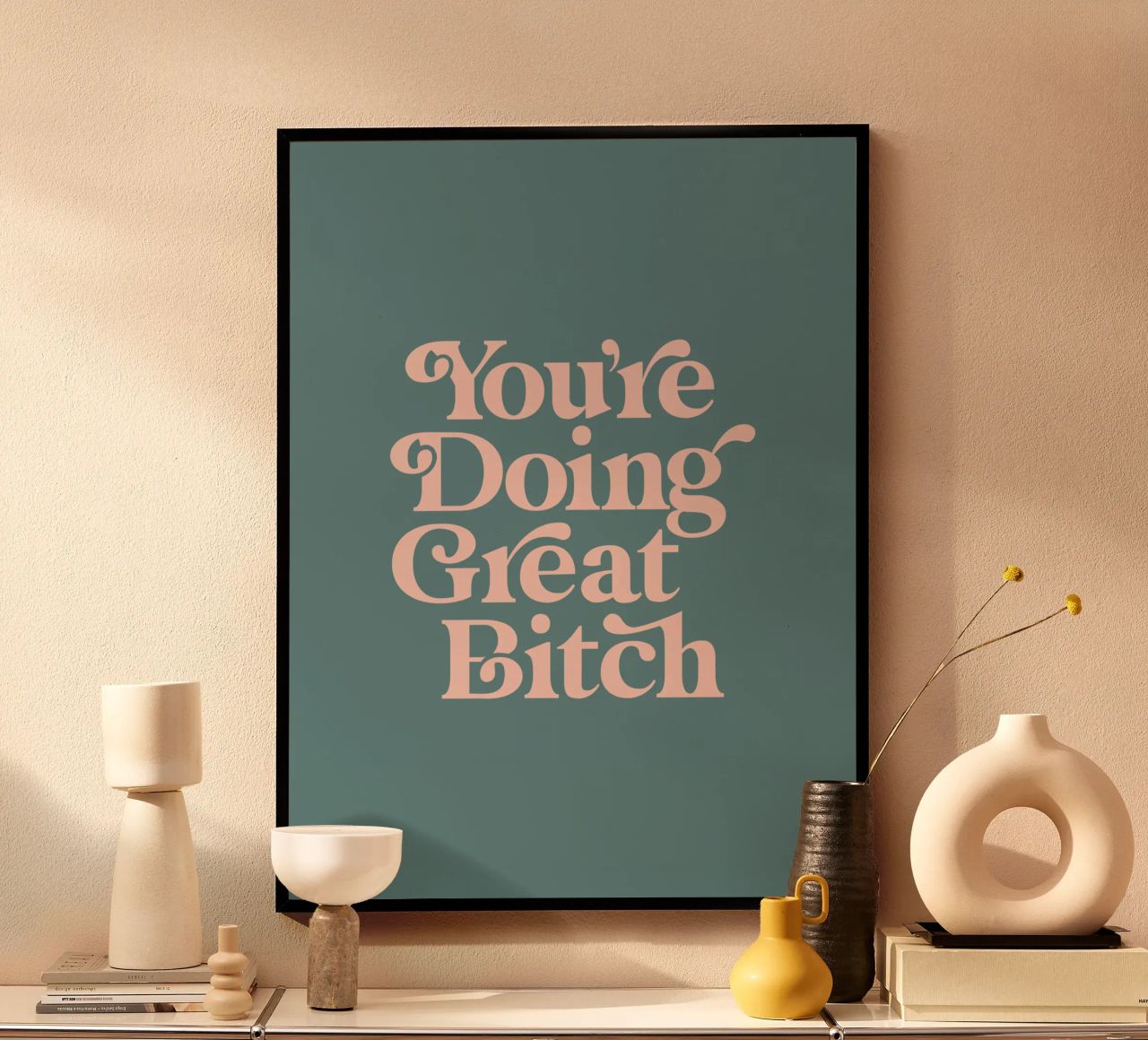 You're Doing Great Bitch Typografie Design en rose et vert poster de THE MOTIVATED TYPE
