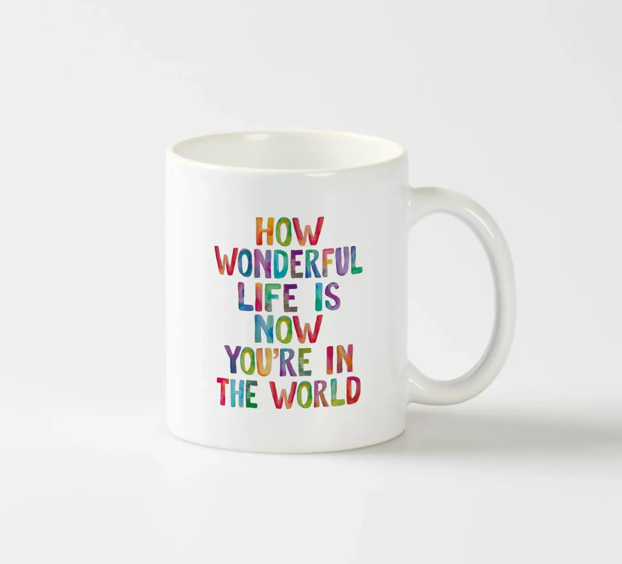 Com'è meravigliosa la vita ora che sei nel mondo Typografie tazza in ceramica da THE MOTIVATED TYPE