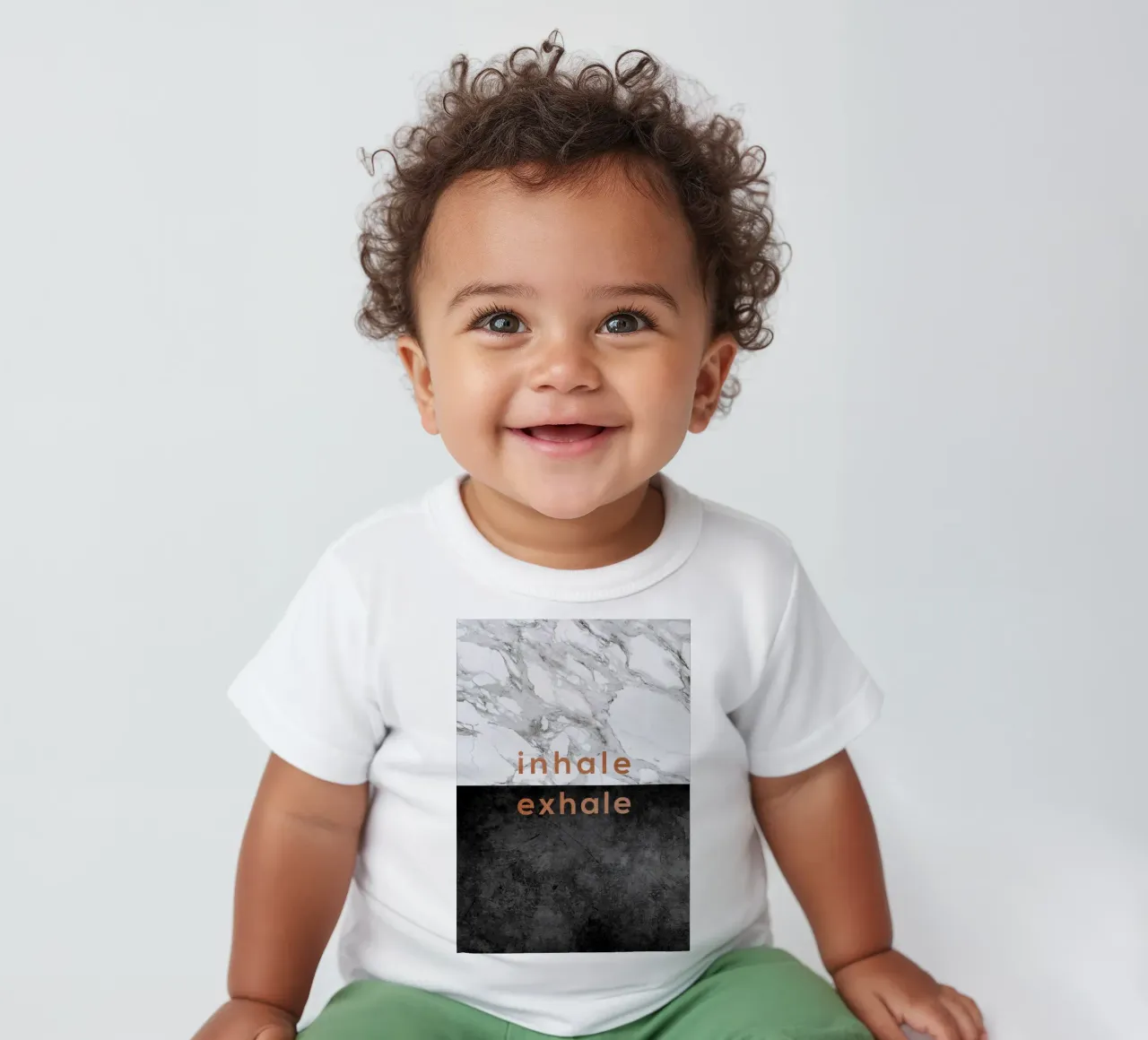 Inademen Uitademen baby t-shirt van Orara Studio
