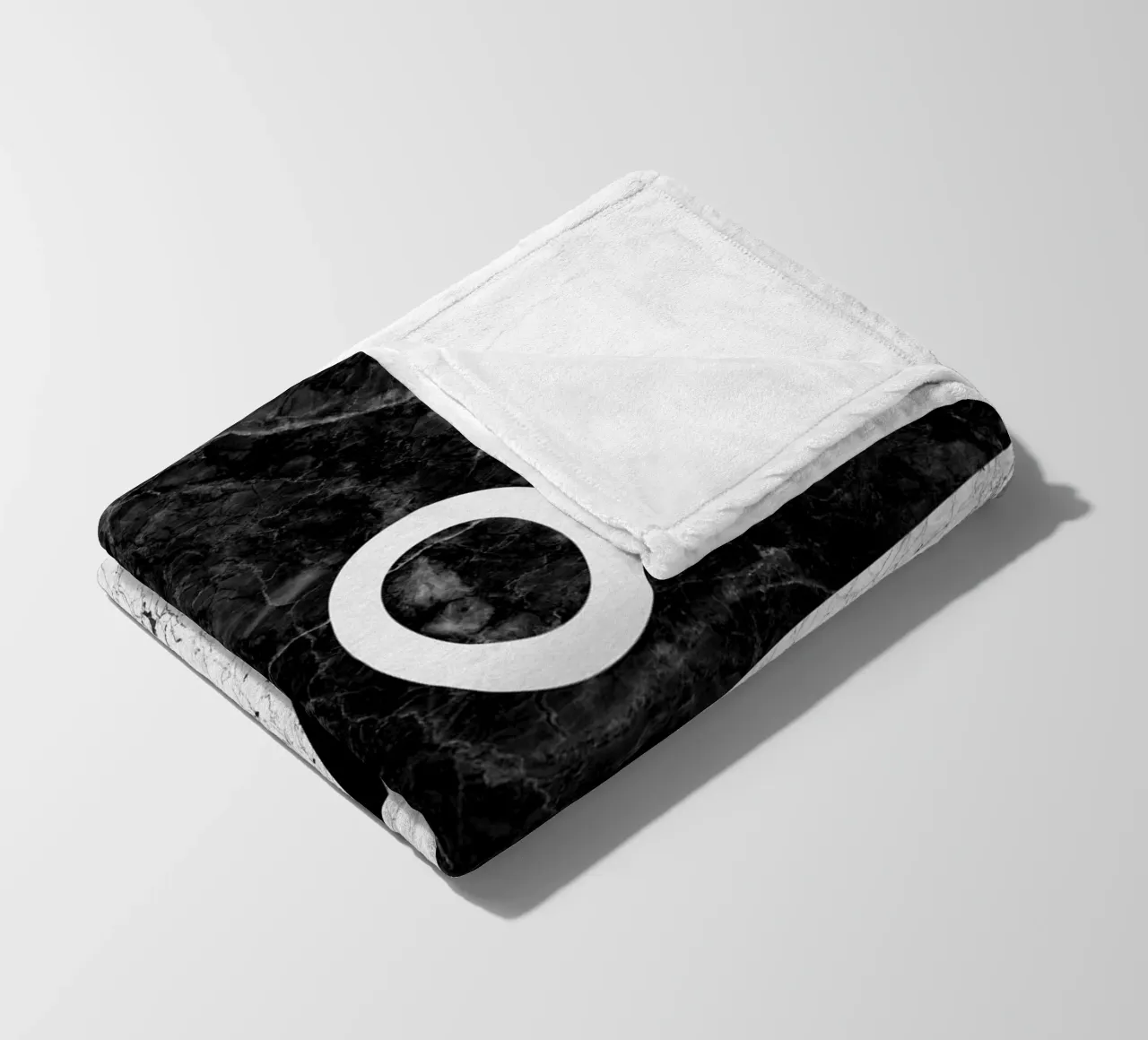 Amore in bianco e nero Citazione coperta in pile da Orara Studio