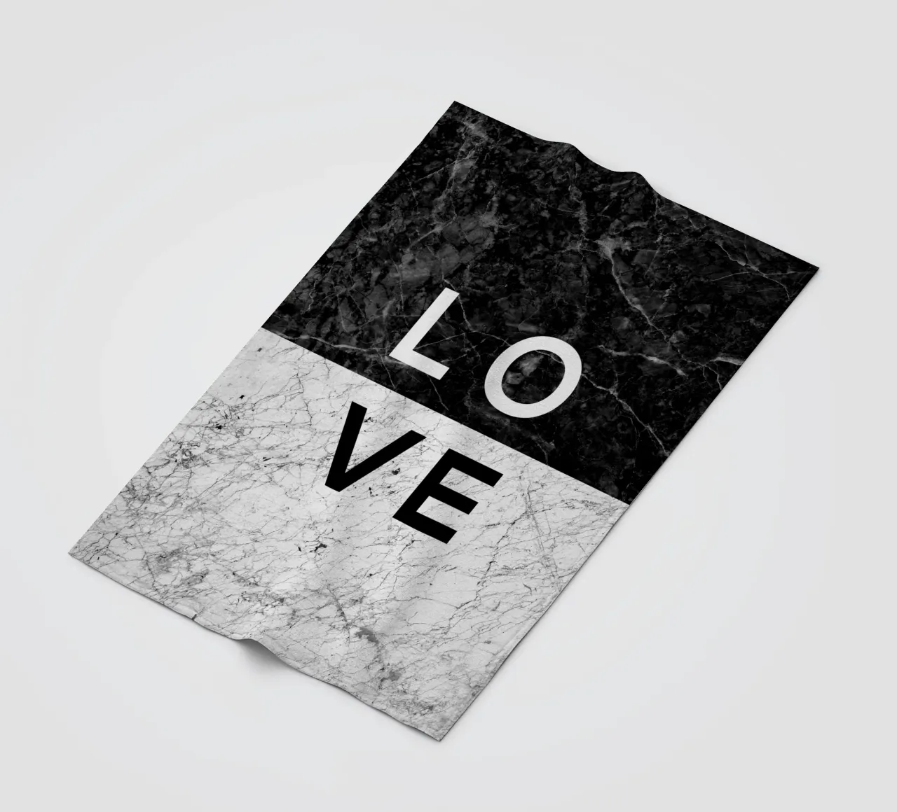 Amore in bianco e nero Citazione coperta in pile da Orara Studio