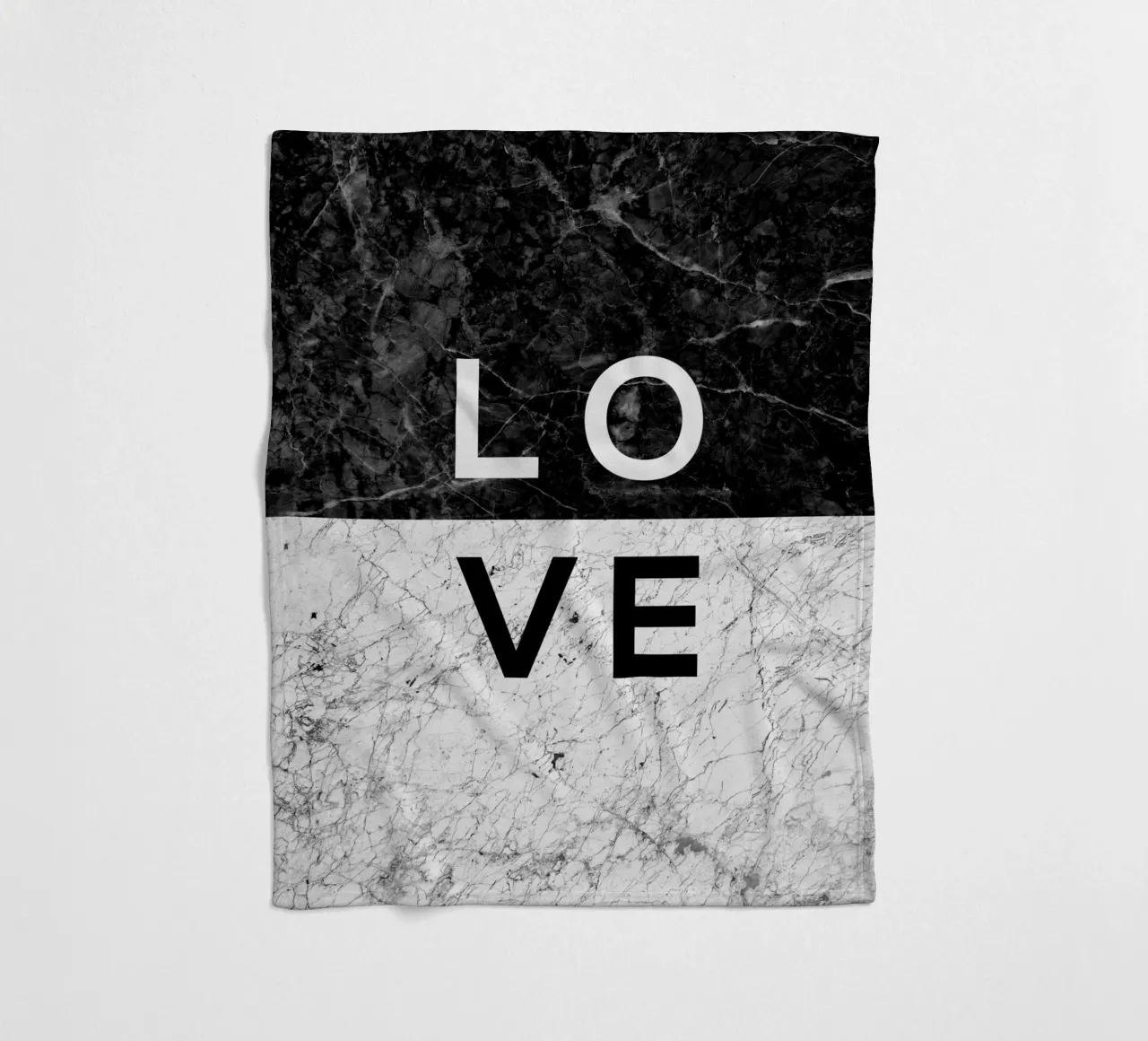 Amore in bianco e nero Citazione coperta in pile da Orara Studio