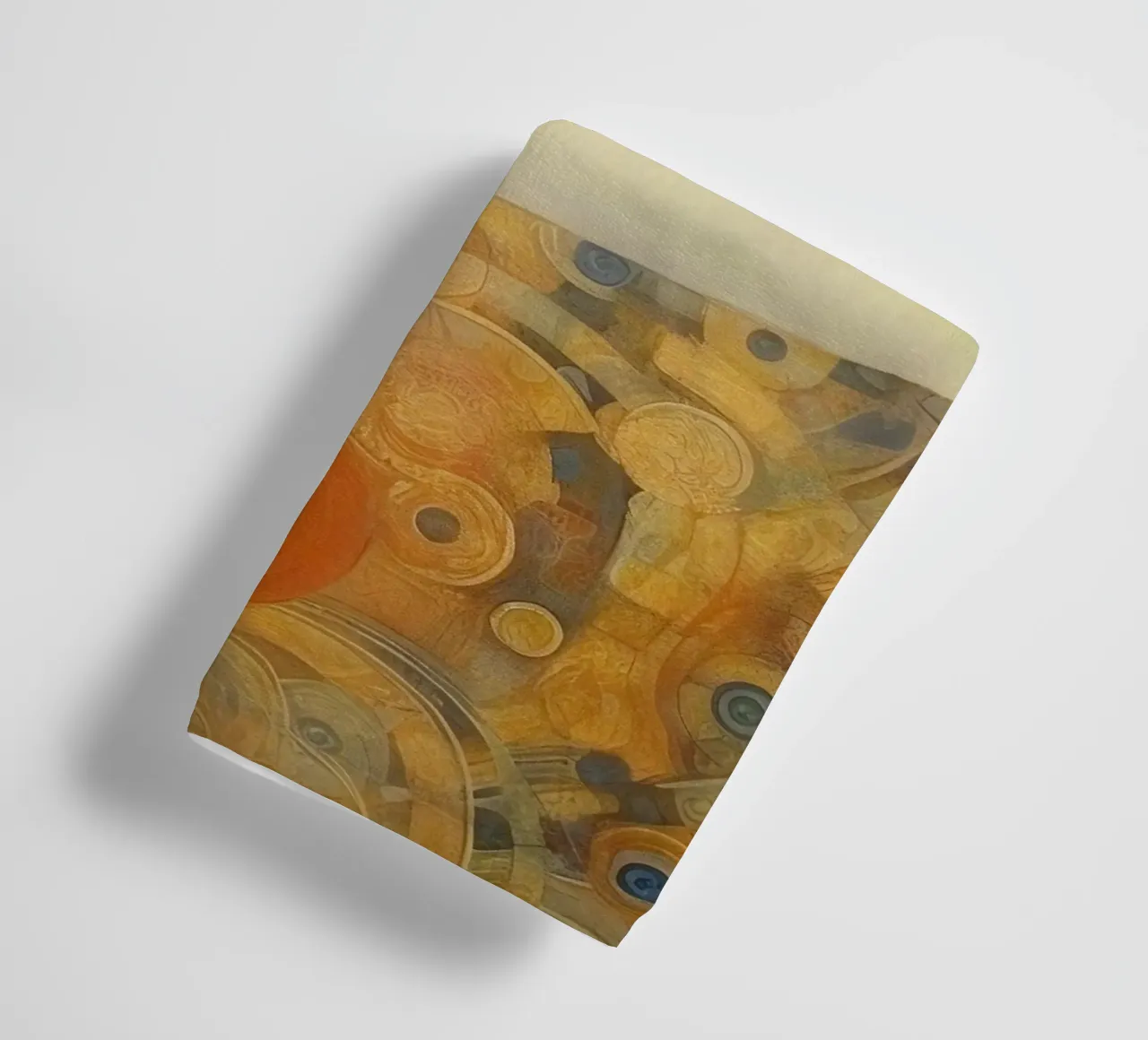 Emel Tunaboylu - Bella addormentata con texture dorata asciugamano da bagno da The Artcircle