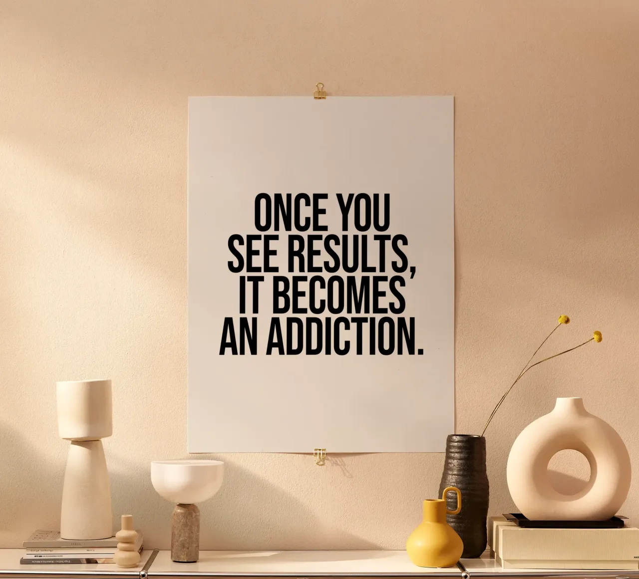 Sobald Sie Ergebnisse sehen, werden Sie süchtig. Poster mit Holzrahmen von Paigaam Studio