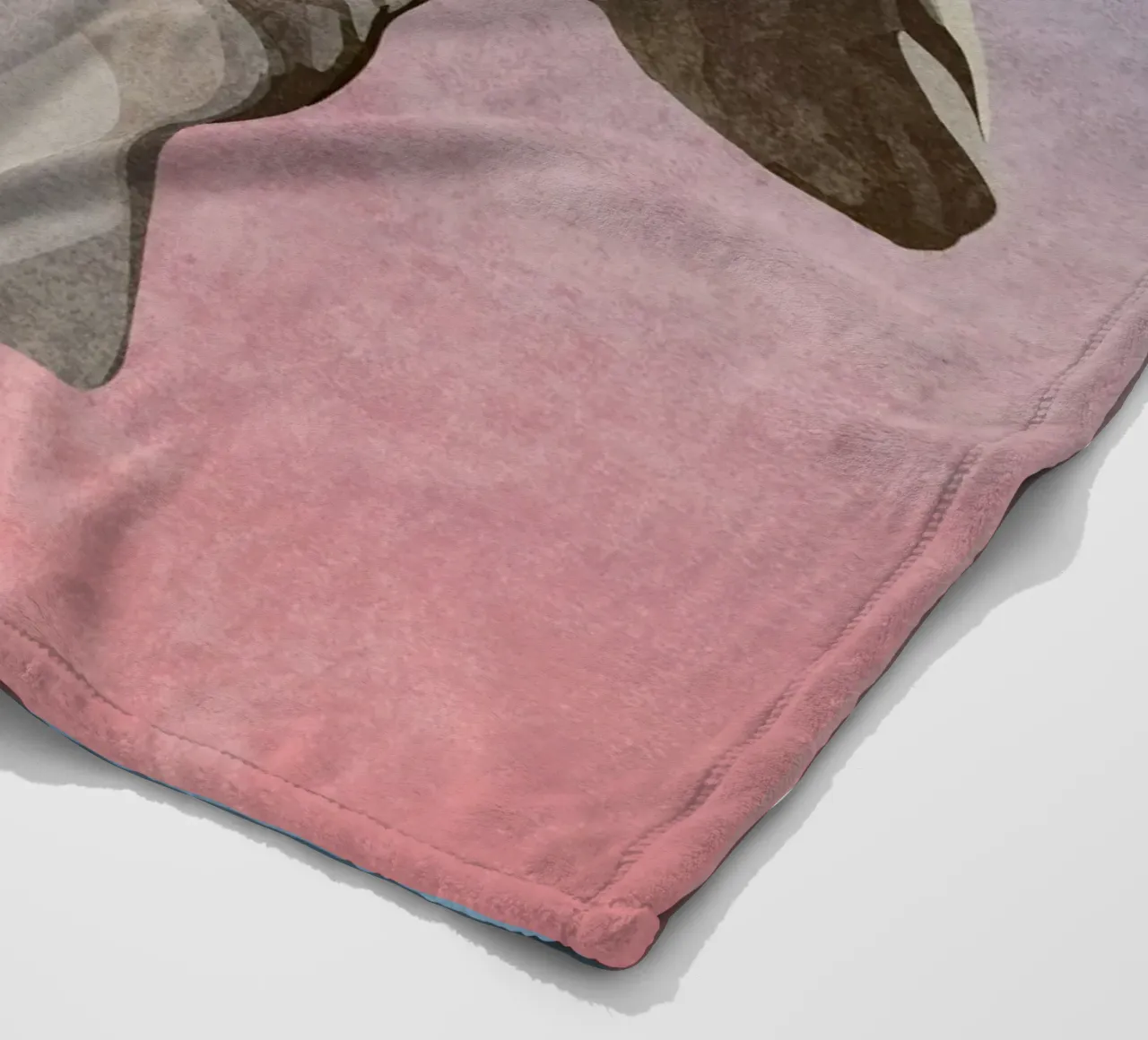 Emel Tunaboylu - Statua di Davide con pappagallo coperta in pile da The Artcircle