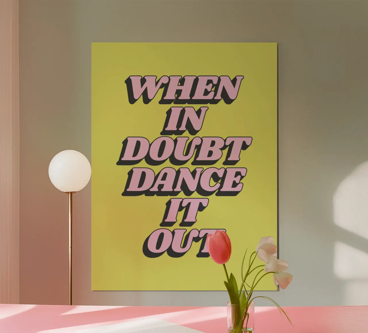 When In Doubt Dance It Out Typografie Design en jaune poster de THE MOTIVATED TYPE