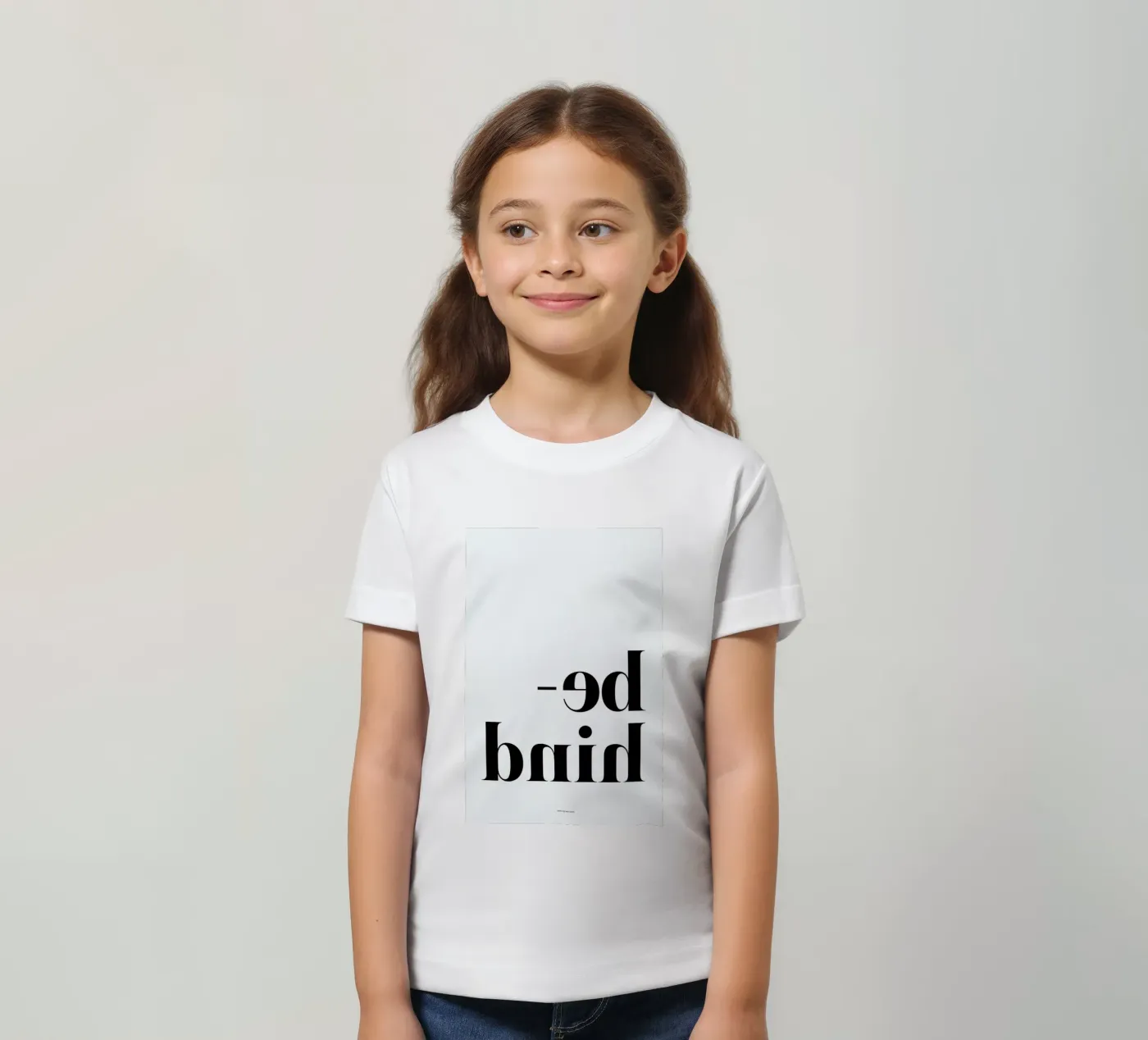 Behind kinder t-shirt van The Wall Shop