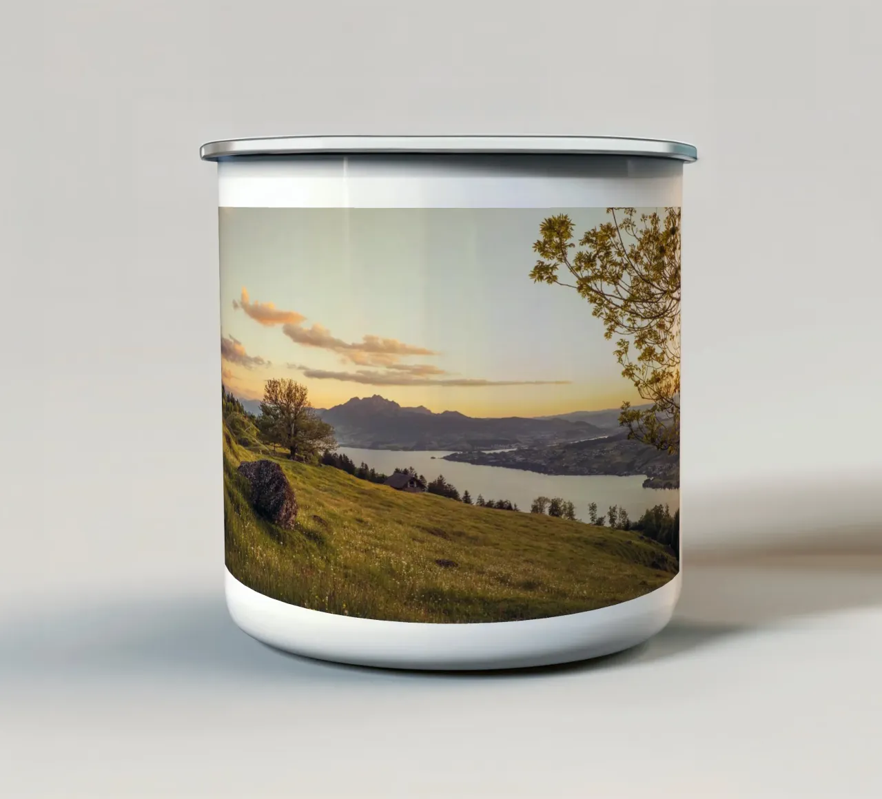 Swiss Mountain Sunset tazza in smalto da Marcel Bisig