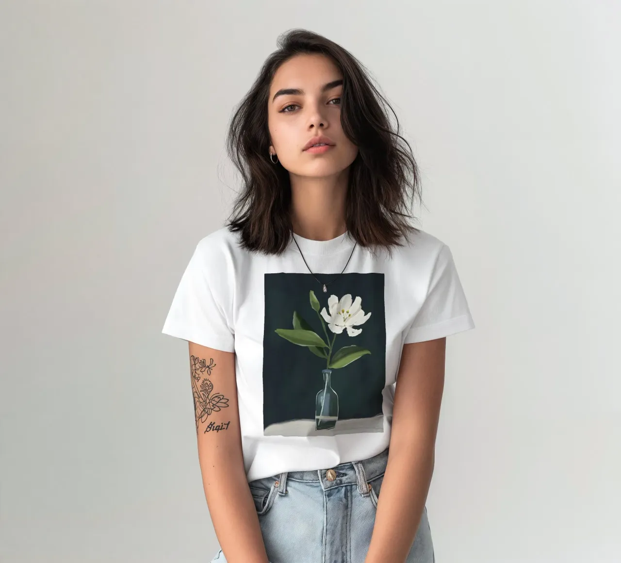 Un fiore in un vaso t-shirt da ThingDesign