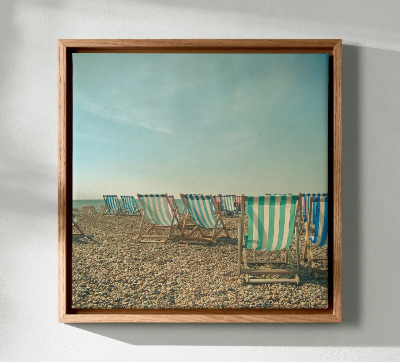 Ein Blick aufs Meer Leinwand mit Schattenfugenrahmen von Cassia Beck Photography