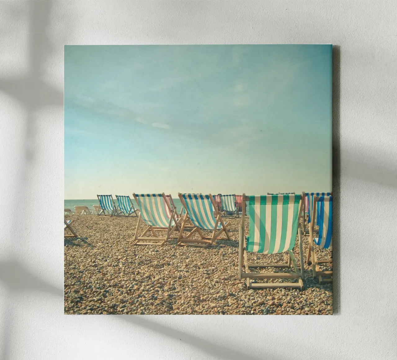 Ein Blick aufs Meer Leinwand mit Schattenfugenrahmen von Cassia Beck Photography