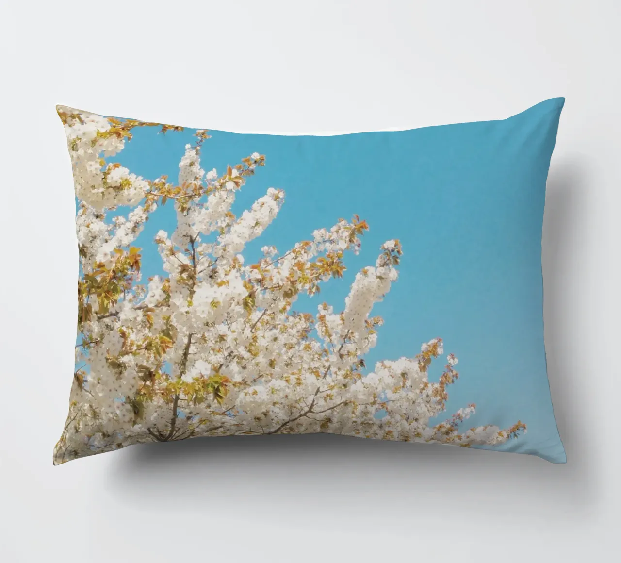 Onda di fiori cuscino da Cassia Beck Photography