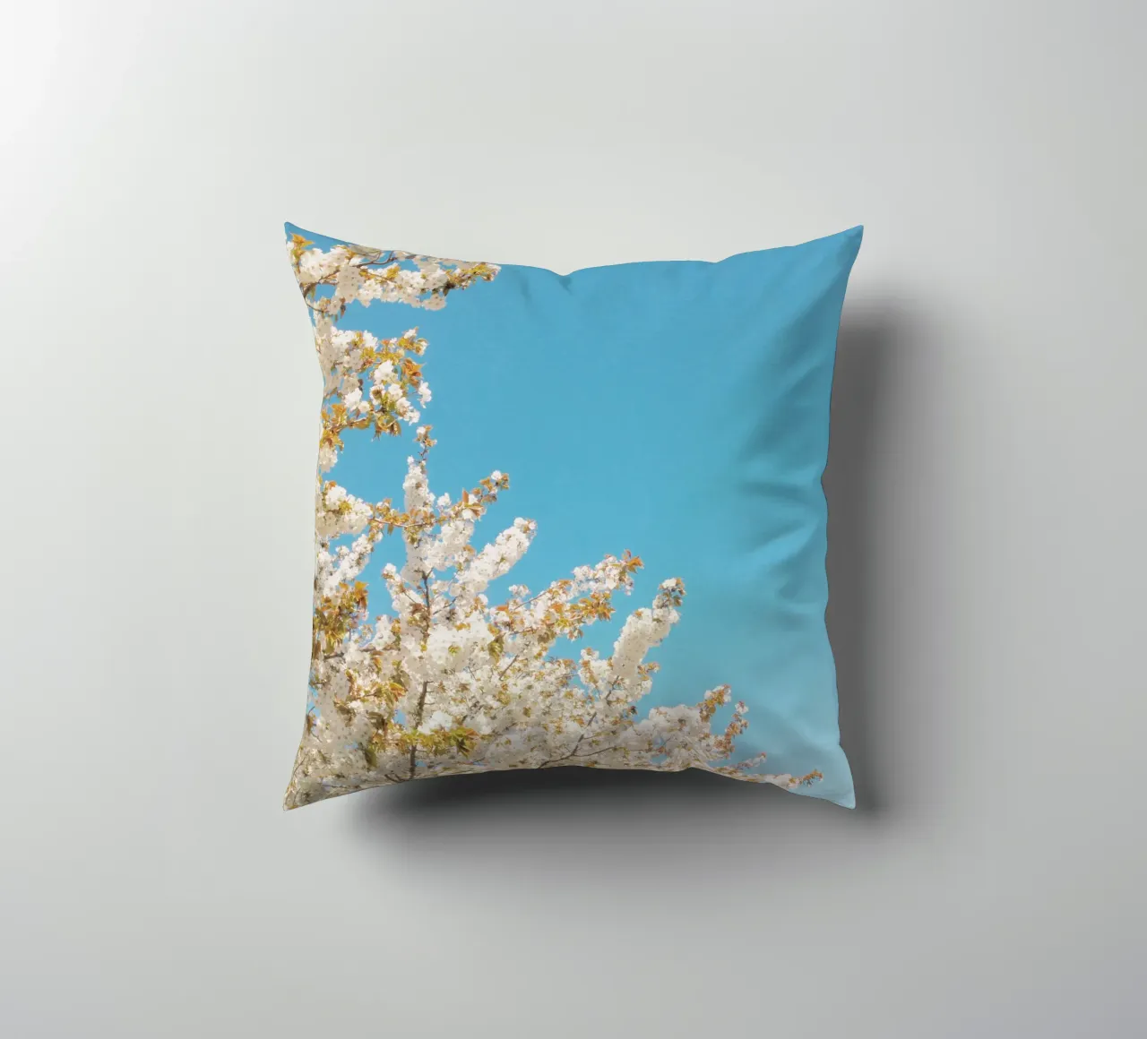 Onda di fiori cuscino da Cassia Beck Photography