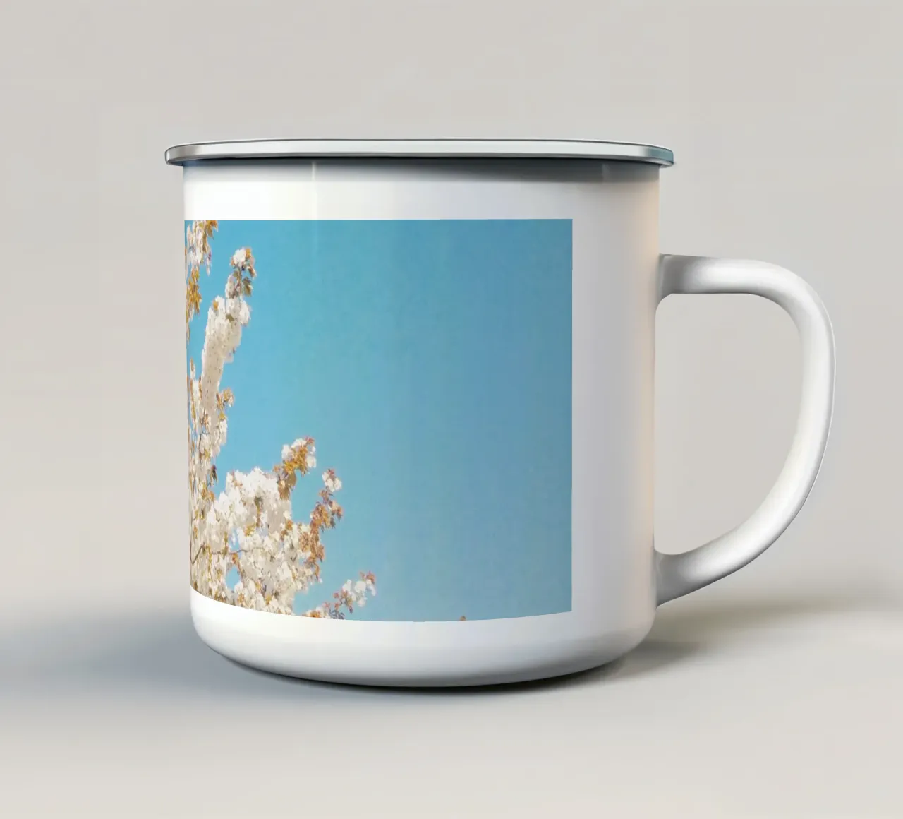 Onda di fiori tazza in smalto da Cassia Beck Photography
