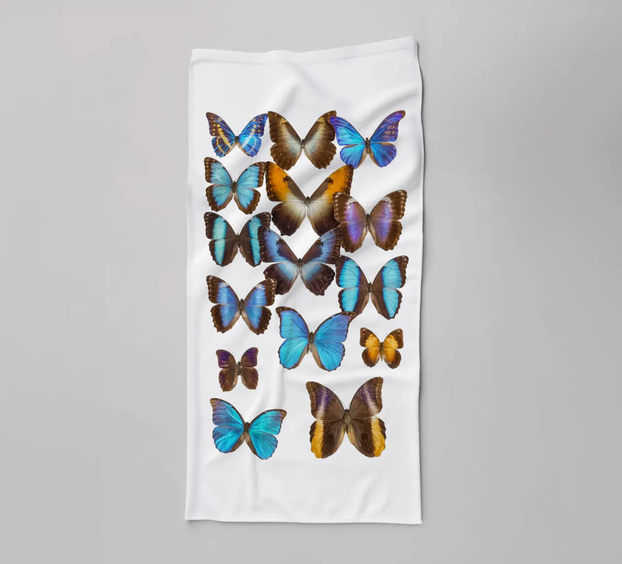 Wings of Tranquility: Exotic Butterflies asciugamano da bagno da Curious Collections by Marielle Leenders