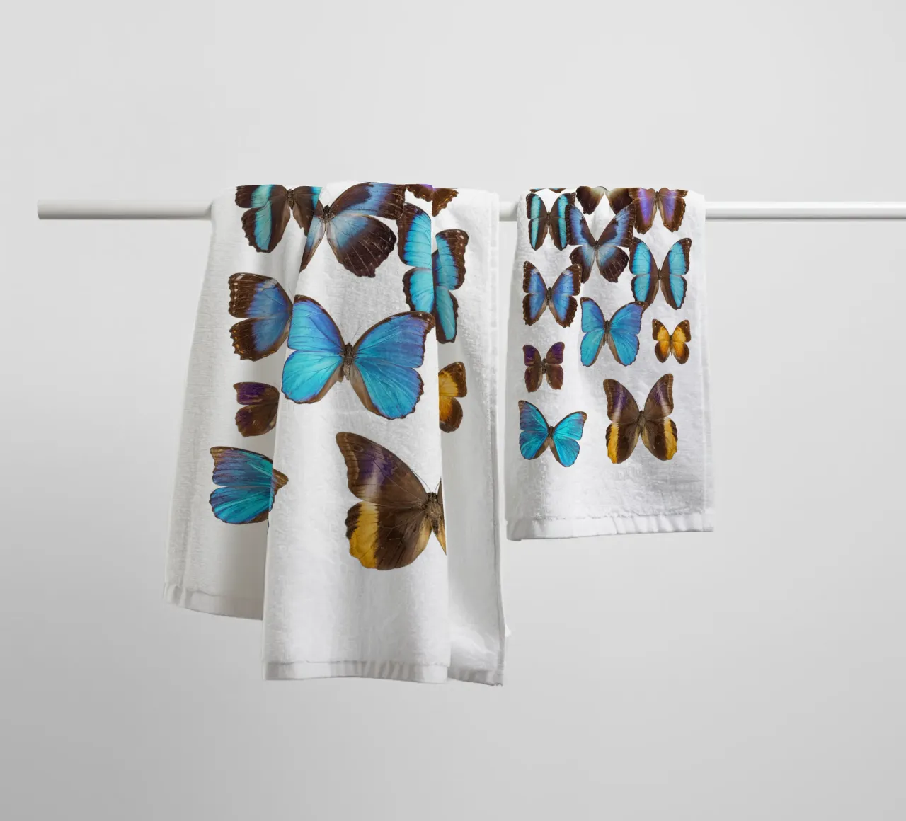 Wings of Tranquility: Exotic Butterflies asciugamano da bagno da Curious Collections by Marielle Leenders