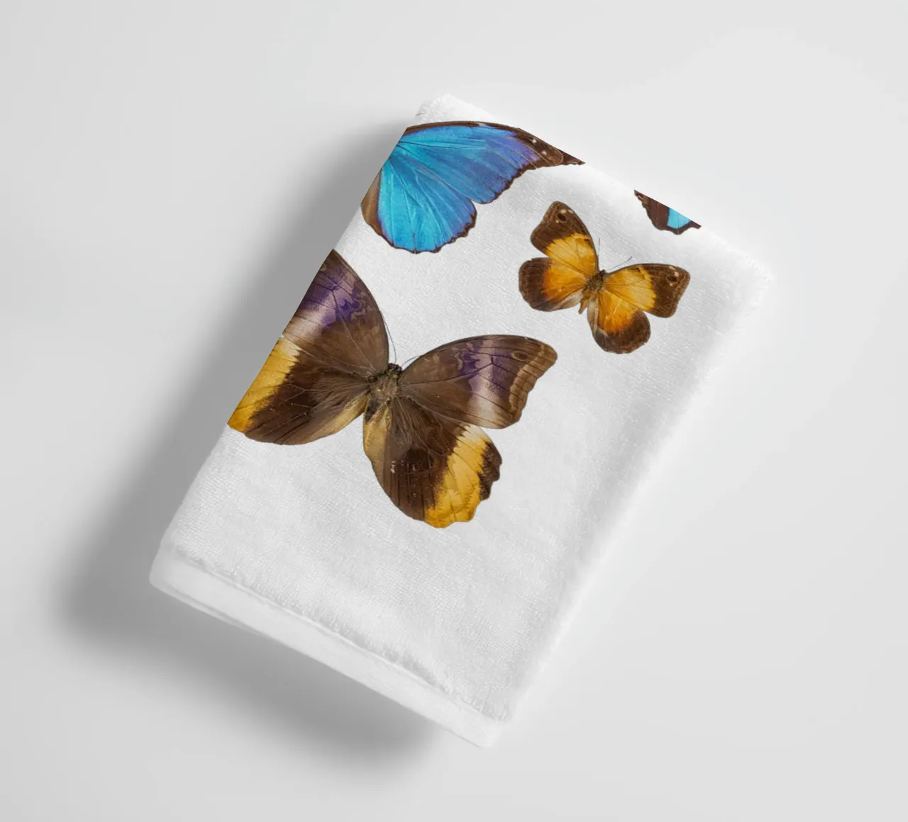 Wings of Tranquility: Exotic Butterflies asciugamano da bagno da Curious Collections by Marielle Leenders
