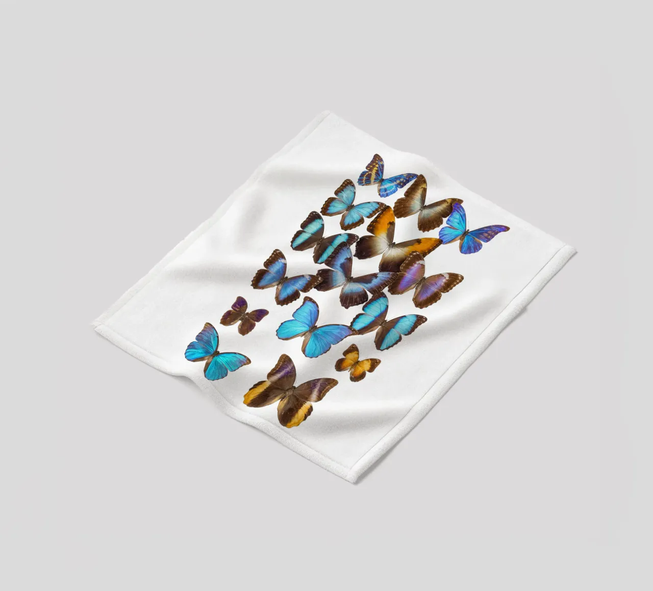 Wings of Tranquility: Exotic Butterflies Fleecedecke von Curious Collections by Marielle Leenders