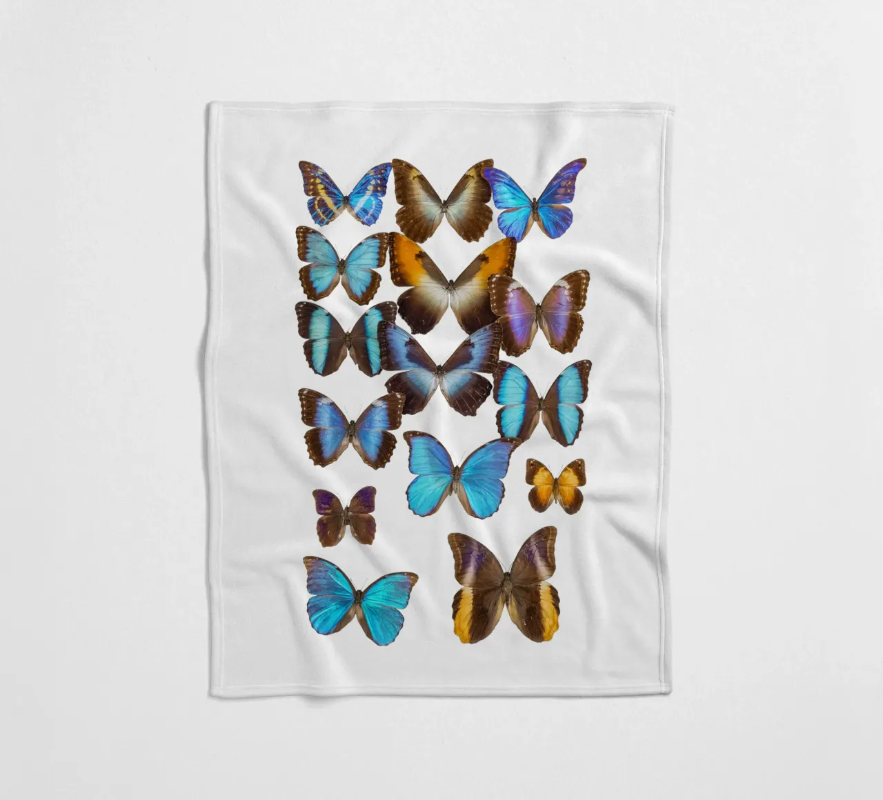 Wings of Tranquility: Exotic Butterflies Fleecedecke von Curious Collections by Marielle Leenders