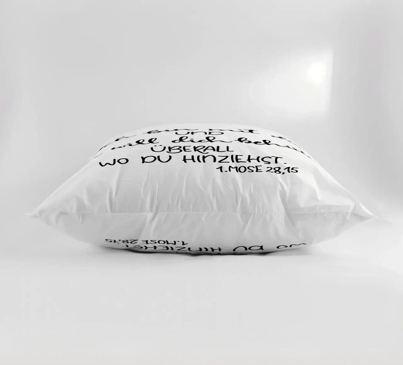 Gott ist bei dir coussin de Letters of Love
