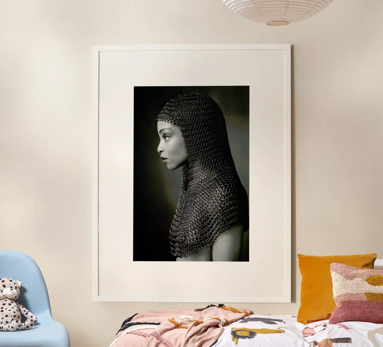 Lady Chainmail - Ross Oscar poster con telaio in plastica da Pictufy