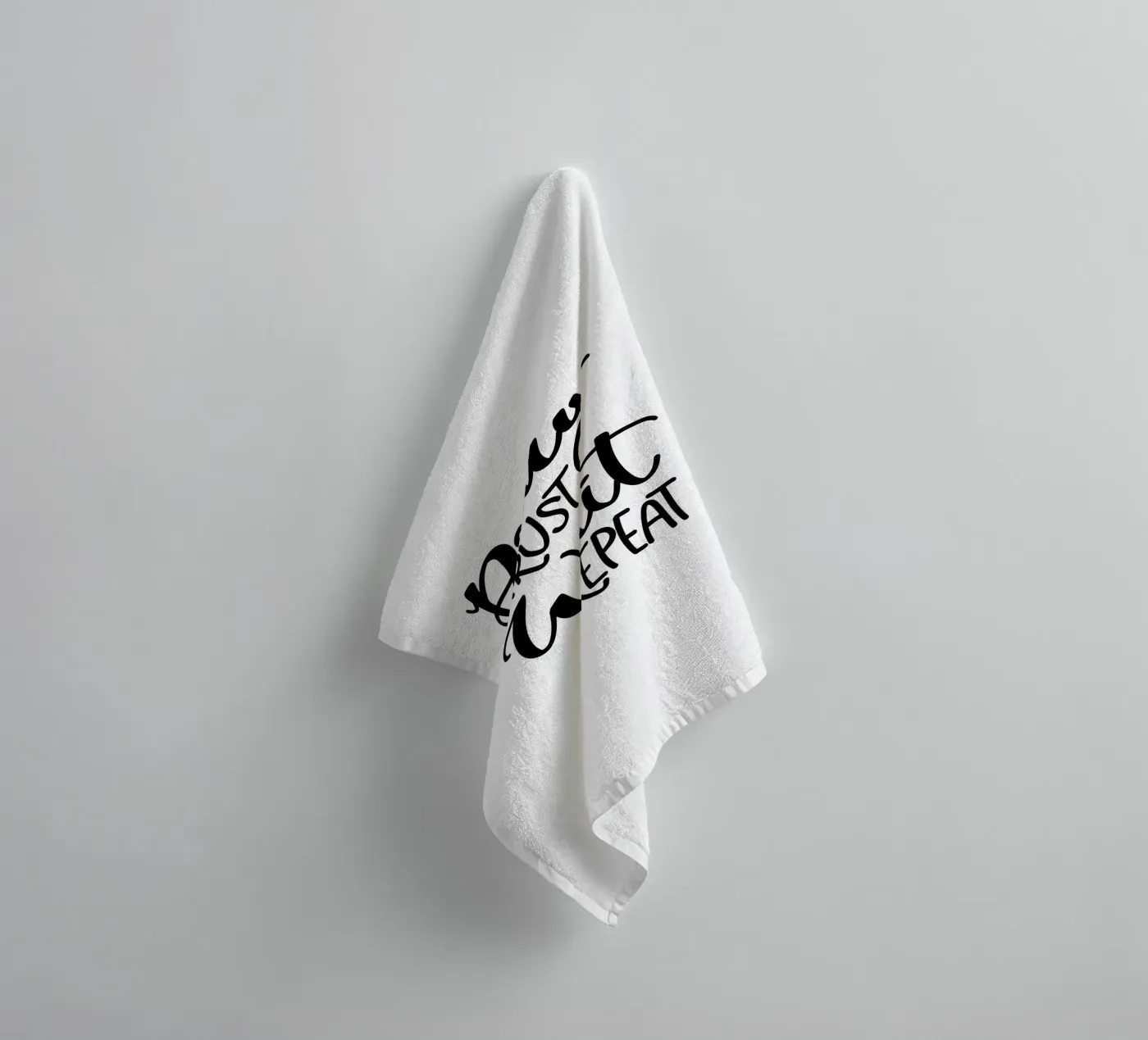 Pray trust wait repeat badhanddoek van Letters of Love