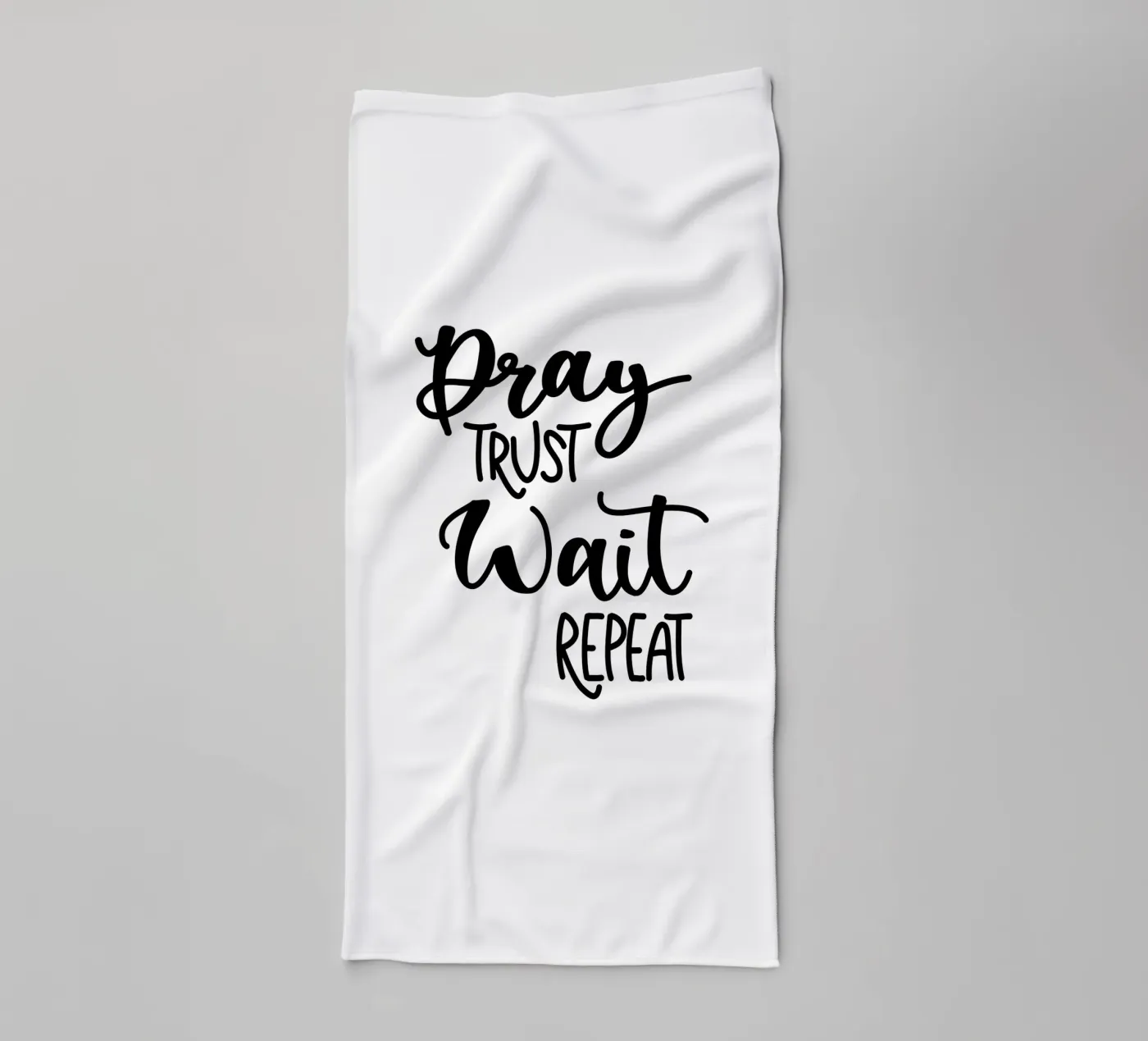 Pray trust wait repeat badhanddoek van Letters of Love