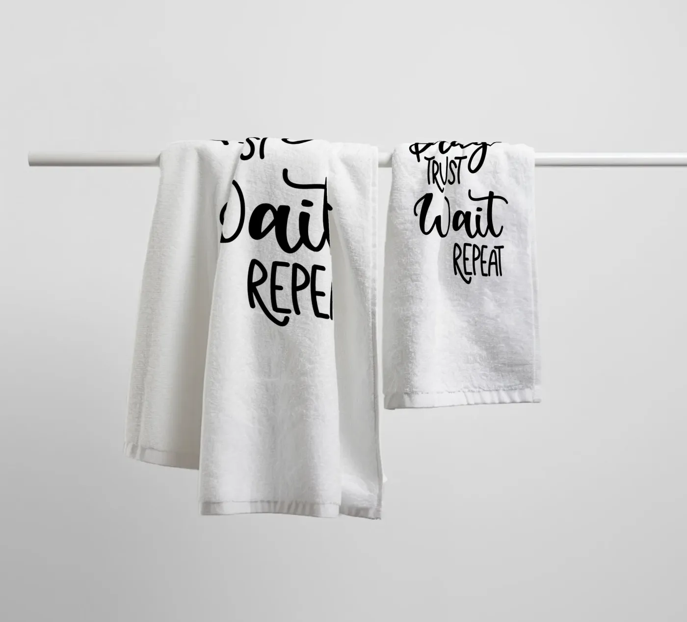 Pray trust wait repeat badhanddoek van Letters of Love