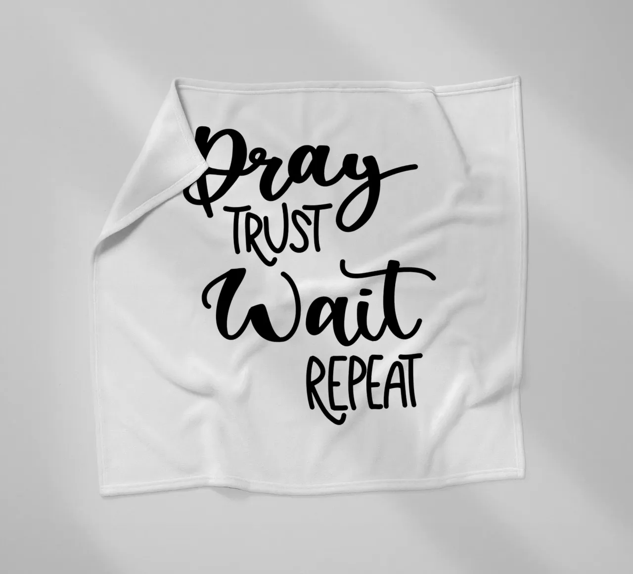 Pray trust wait repeat coperta in pile da Letters of Love