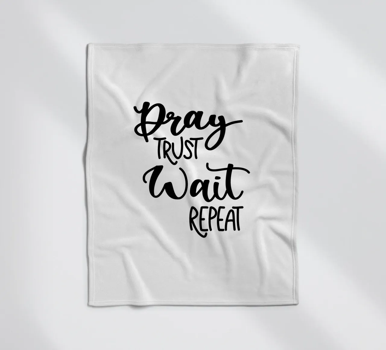Pray trust wait repeat coperta in pile da Letters of Love