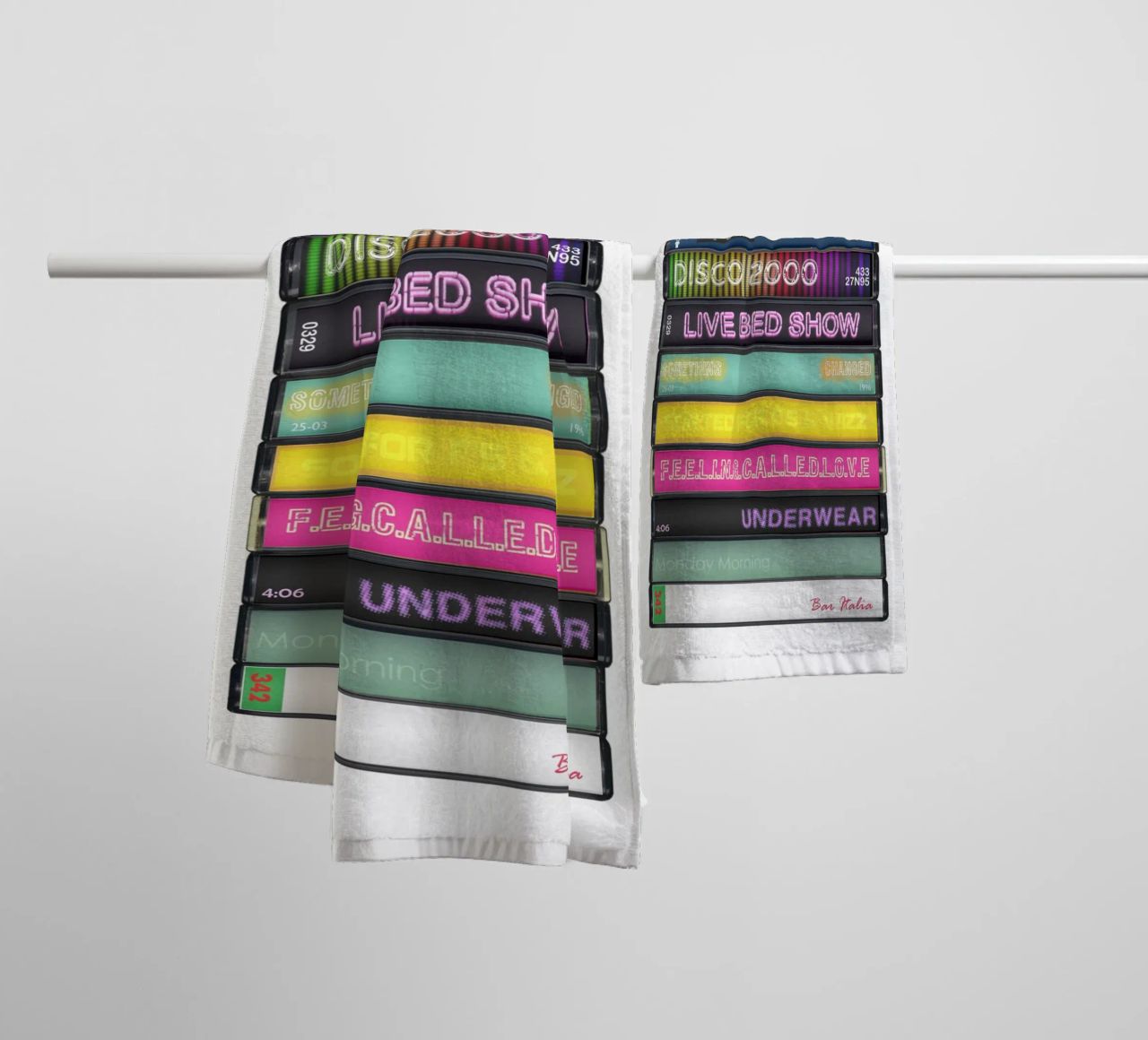 Pulp - Different Class - Cassette Print asciugamano da bagno da MrMustardPrints