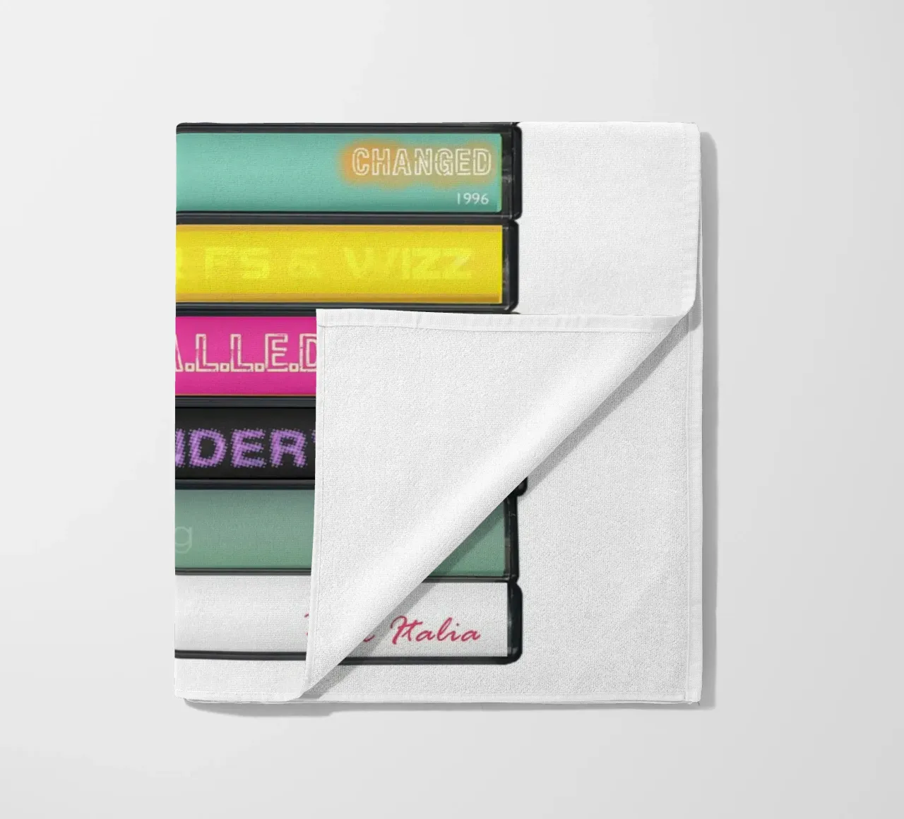 Pulp - Different Class - Kassettendruck Strandtuch von MrMustardPrints