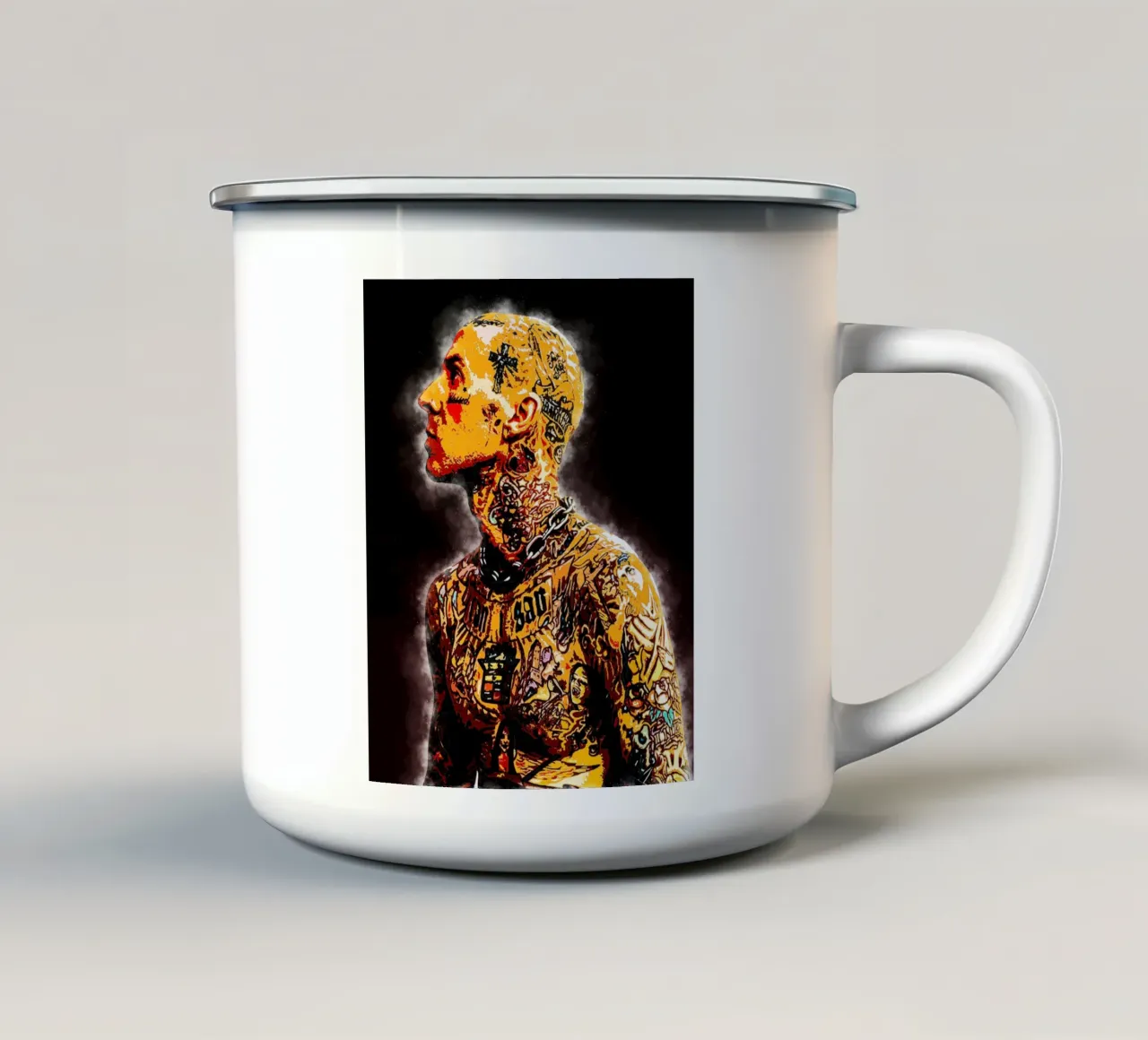 L'uomo con i tatuaggi tazza in smalto da neonartroom
