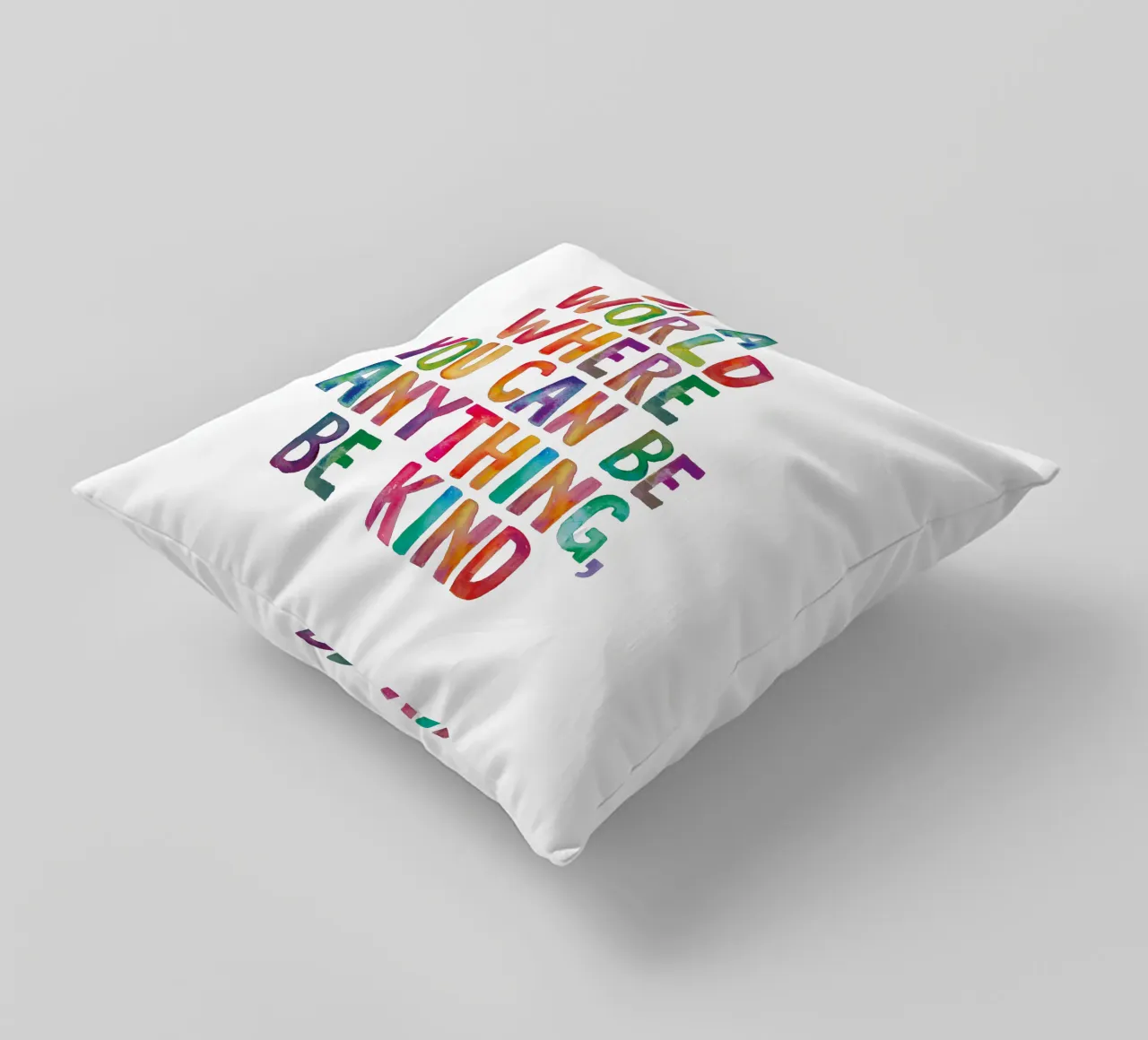 In un mondo in cui si può essere qualsiasi cosa, sii gentile Typografie cuscino da THE MOTIVATED TYPE