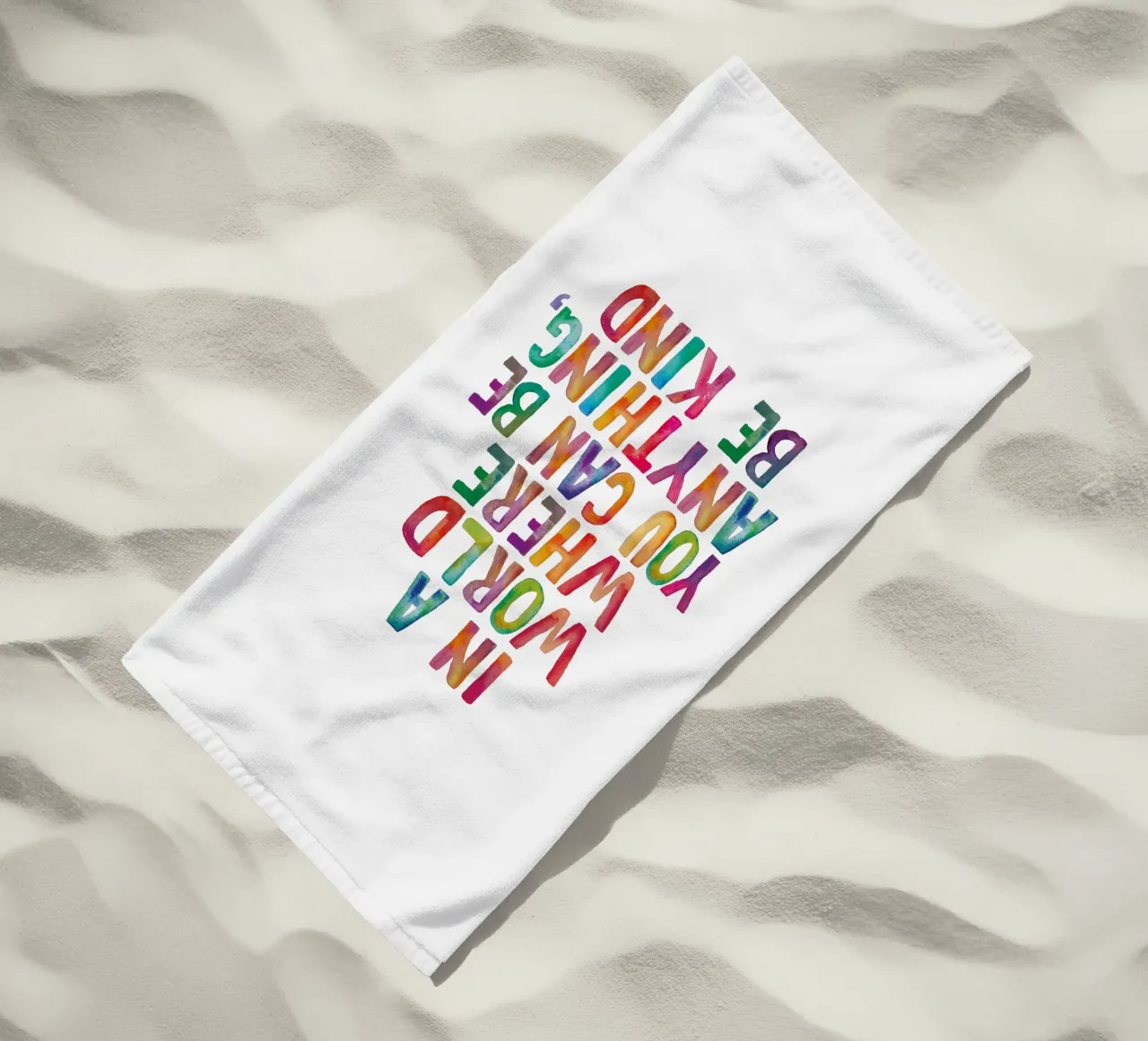 In un mondo in cui si può essere qualsiasi cosa, sii gentile Typografie telo mare da THE MOTIVATED TYPE
