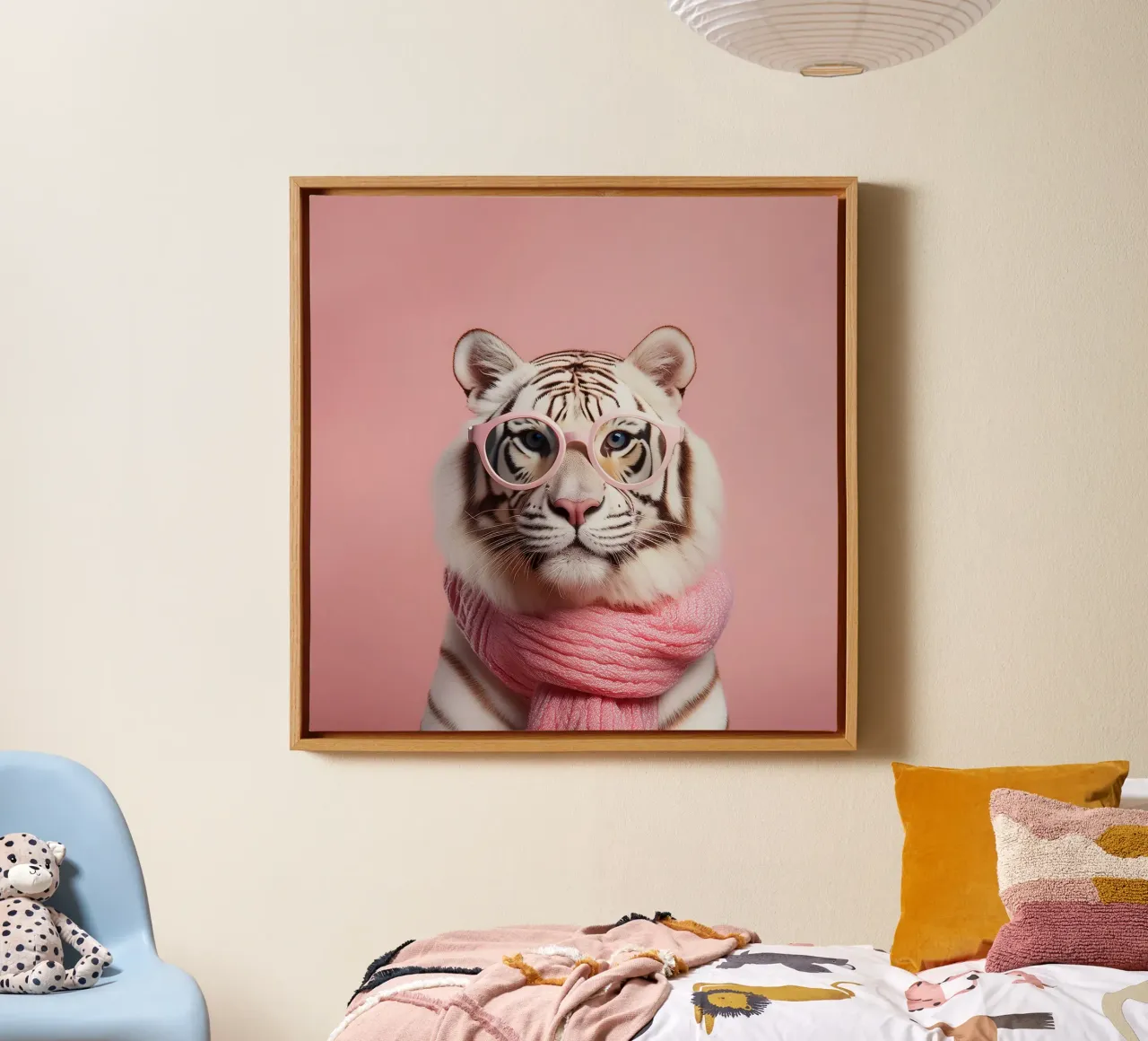 Elegante tigre bianca con sciarpa e occhiali rosa | Fun and Fash tela con Cornice a cassetta da FlexiDesignsByK