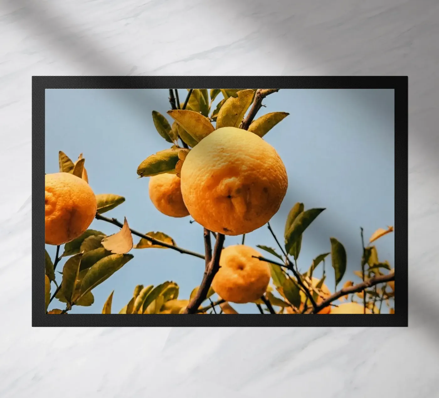 Orange Fußmatte von Vale Studio