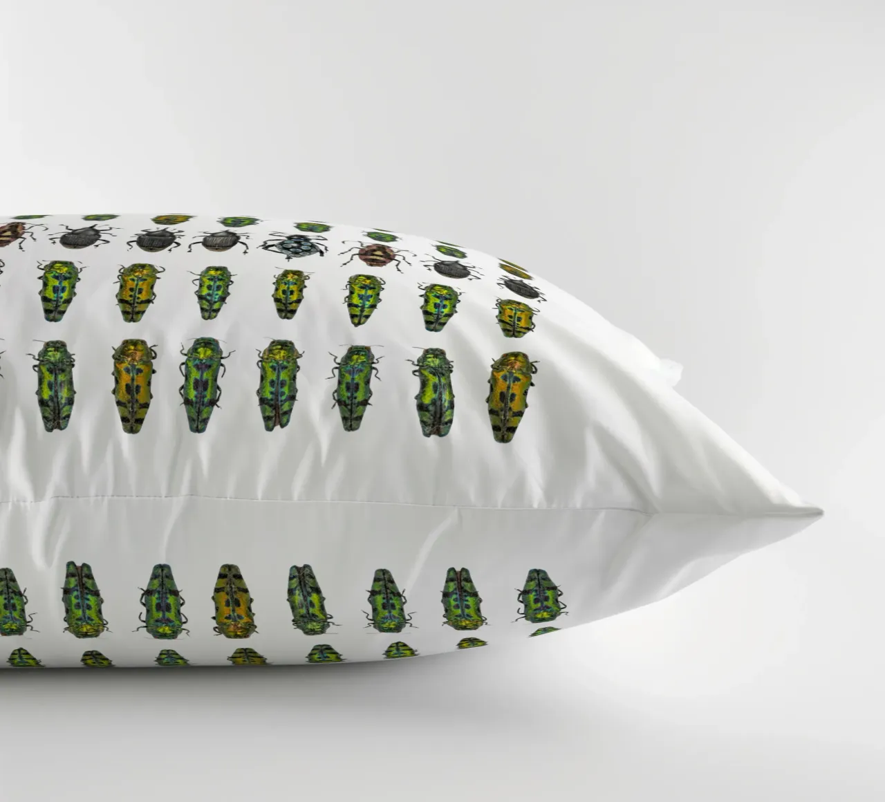 Tiny Wonders: Miniature Insects cuscino da Curious Collections by Marielle Leenders