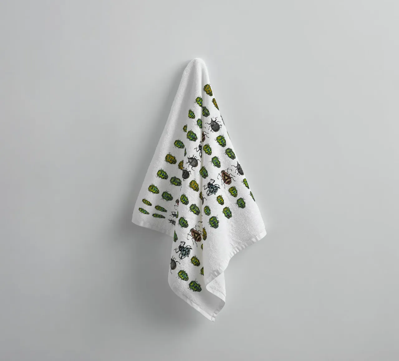 Tiny Wonders: Miniature Insects asciugamano da bagno da Curious Collections by Marielle Leenders